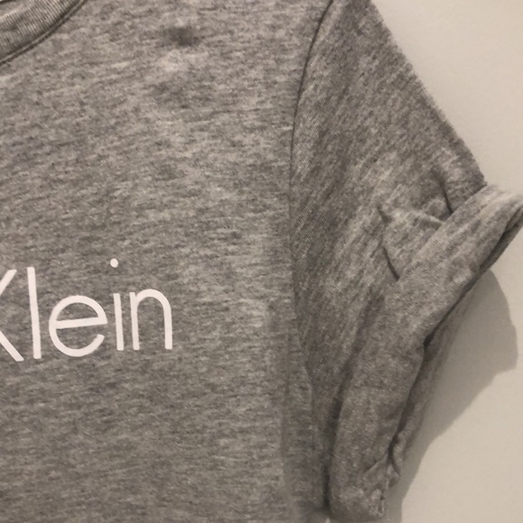Calvin Klein gray t-shirt - Picture 2 of 3
